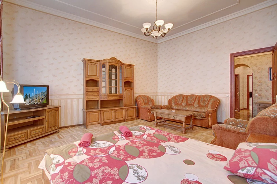 ЦЕНТР.3кмКв д/8х.Сауна,Джакузи