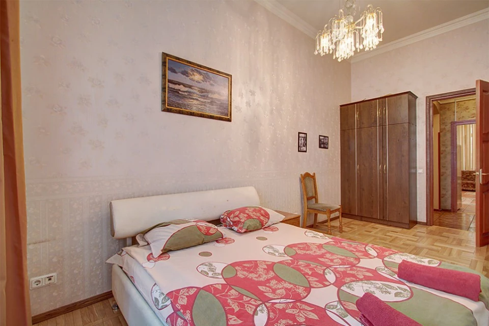ЦЕНТР.3кмКв д/8х.Сауна,Джакузи