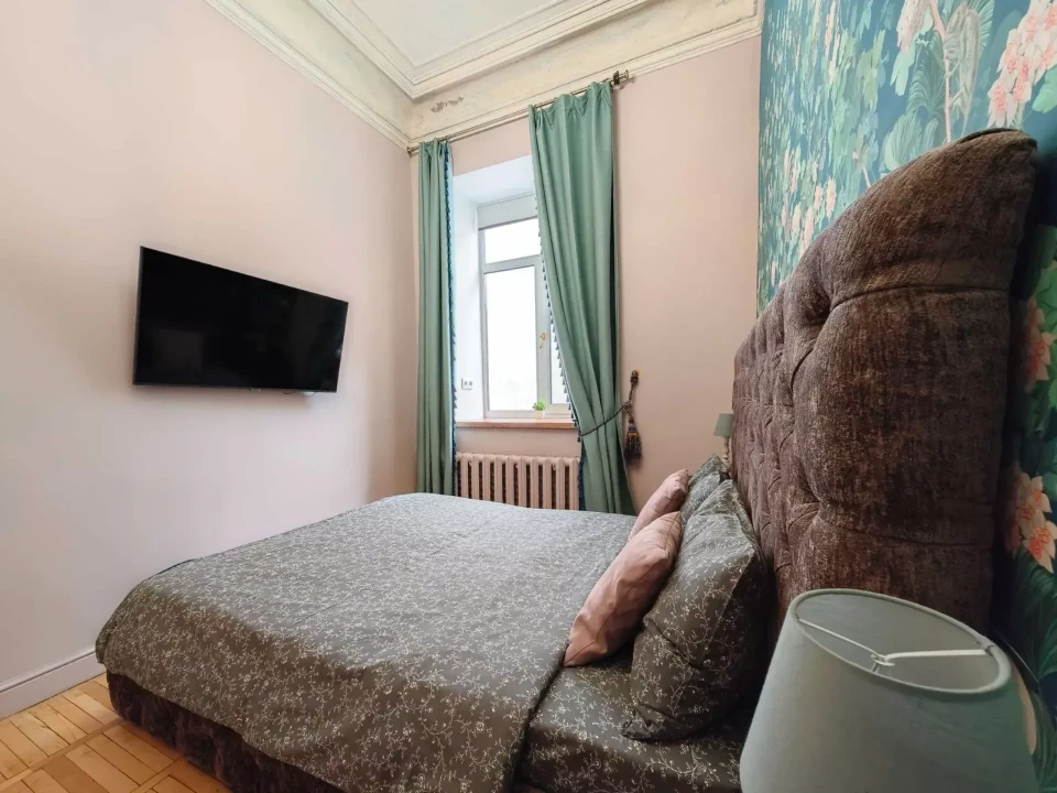 1км кв для 3х в центре СПб