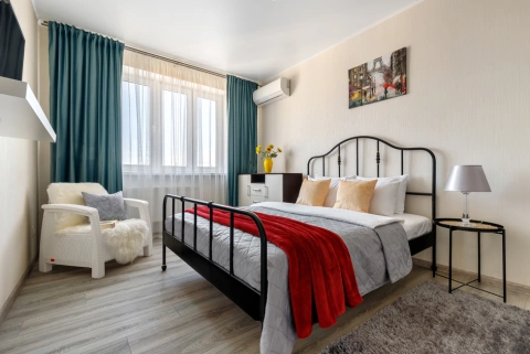 г Краснодар, ул Коммунаров, д 270 к 1, кв 82
