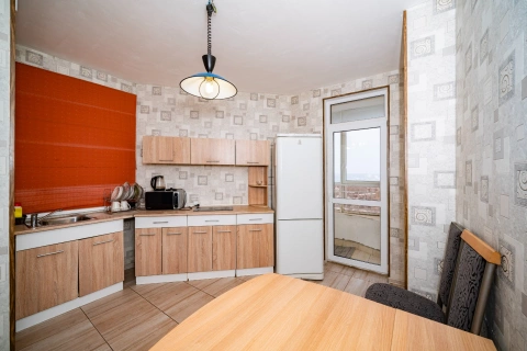г Екатеринбург, ул Братская, д 27 к 3