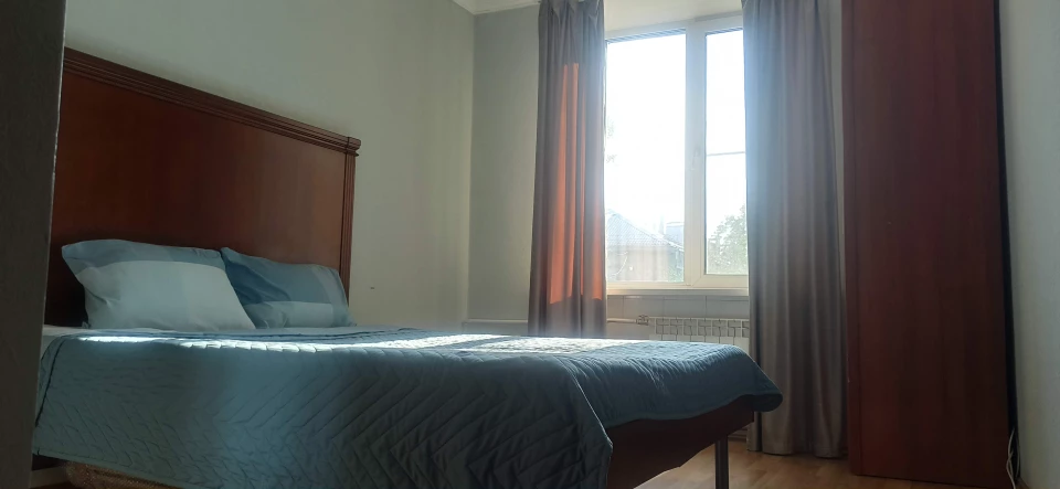 2 ком квартира (Сталинка)