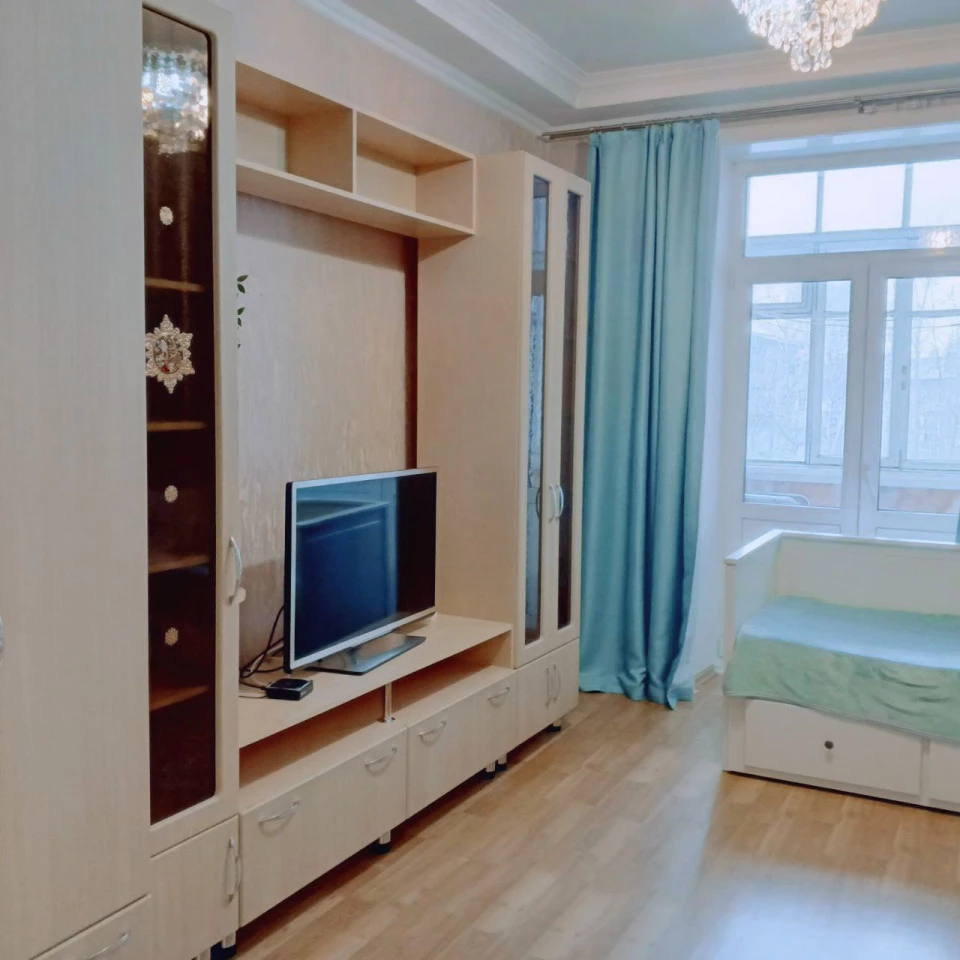 2 ком квартира (Сталинка)