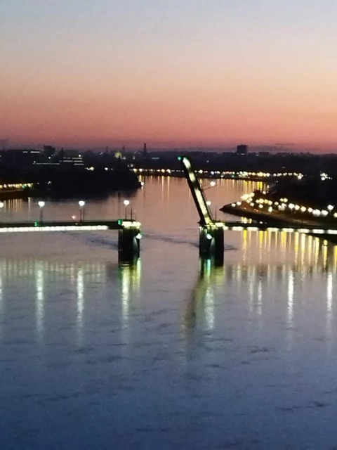 г Санкт-Петербург, пр-кт Обуховской Обороны, д 195