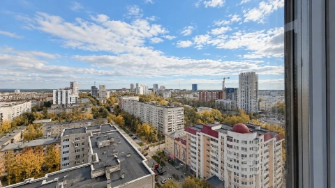 г Екатеринбург, ул Красных командиров, д 3
